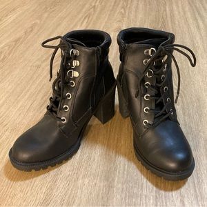 Torrid size 7 boots